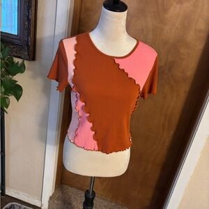Colorful top
Womens size XL